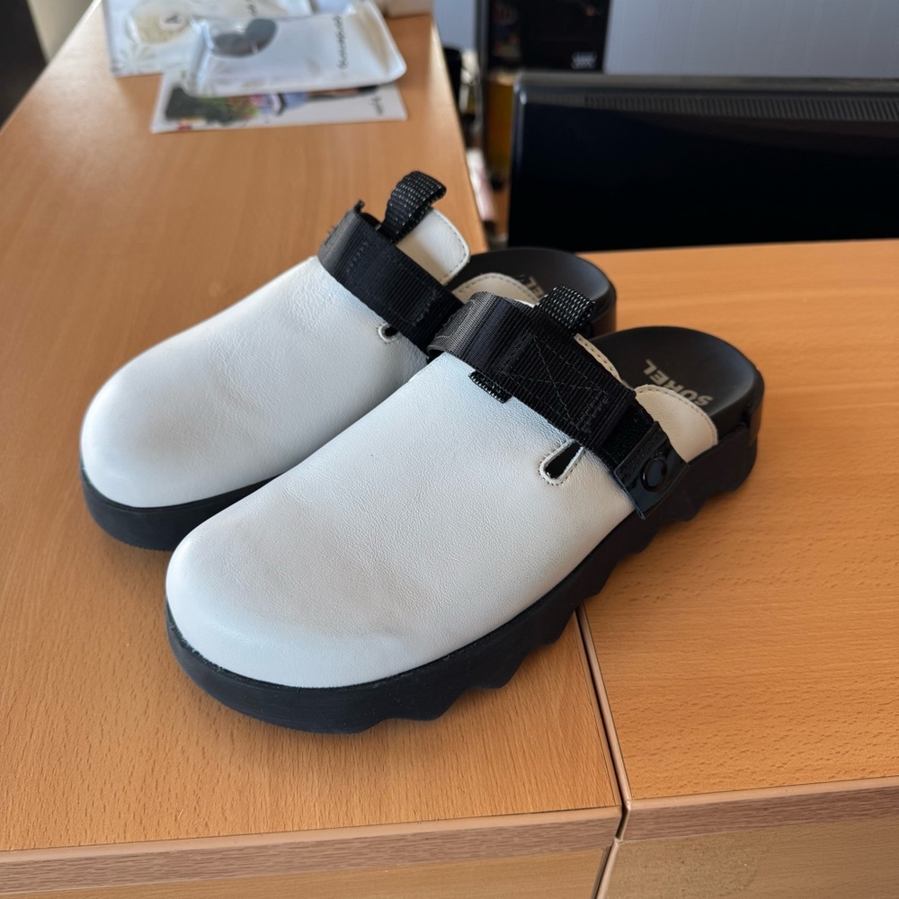 Sorel Viibe Clogs - Picture 3 of 7